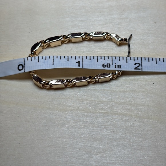 Nine West earrings gold toned 2” long and 1” wide. - Picture 6 of 7